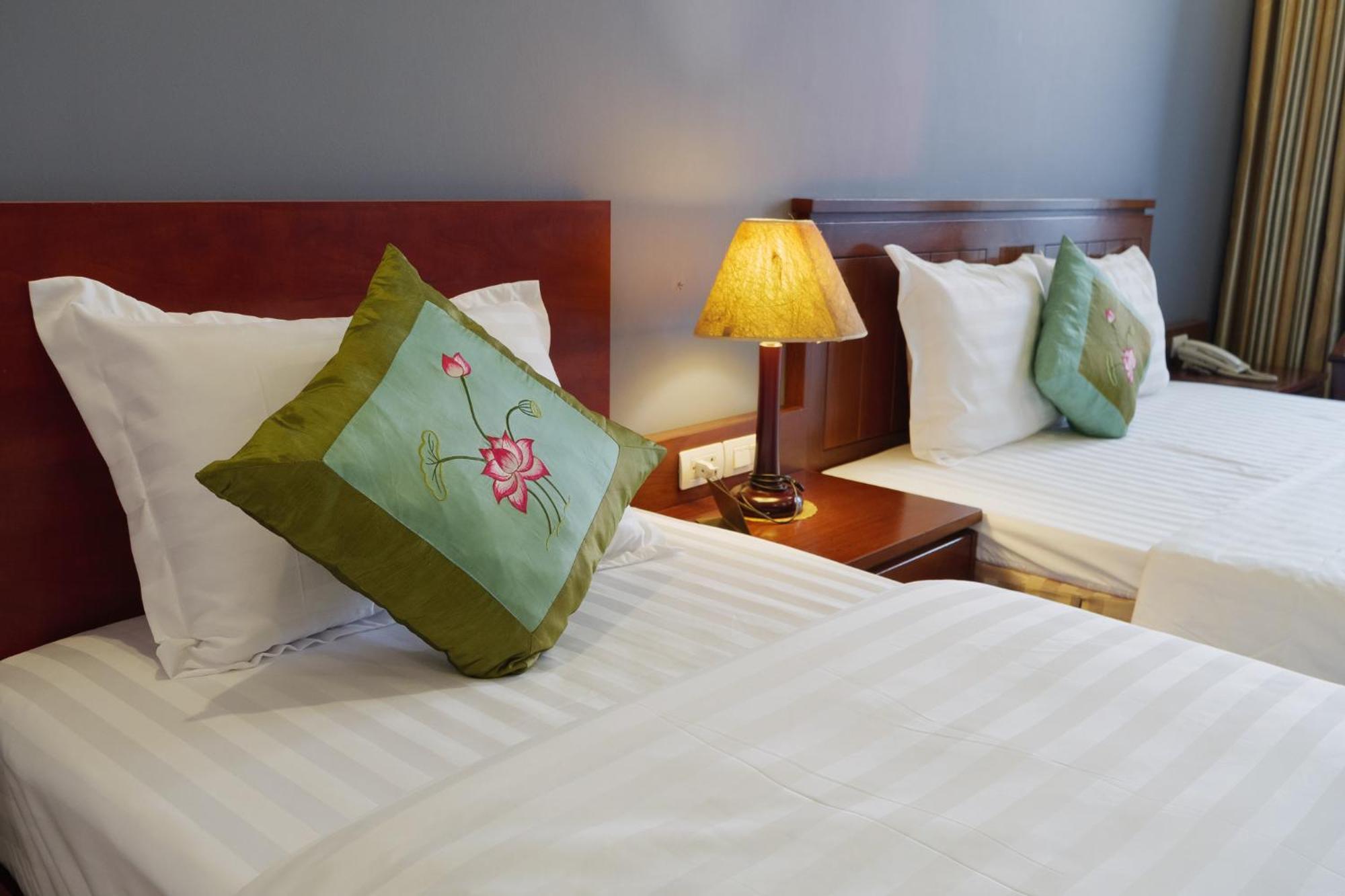 Ngan Ha Hotel Long Bien Ханой Экстерьер фото